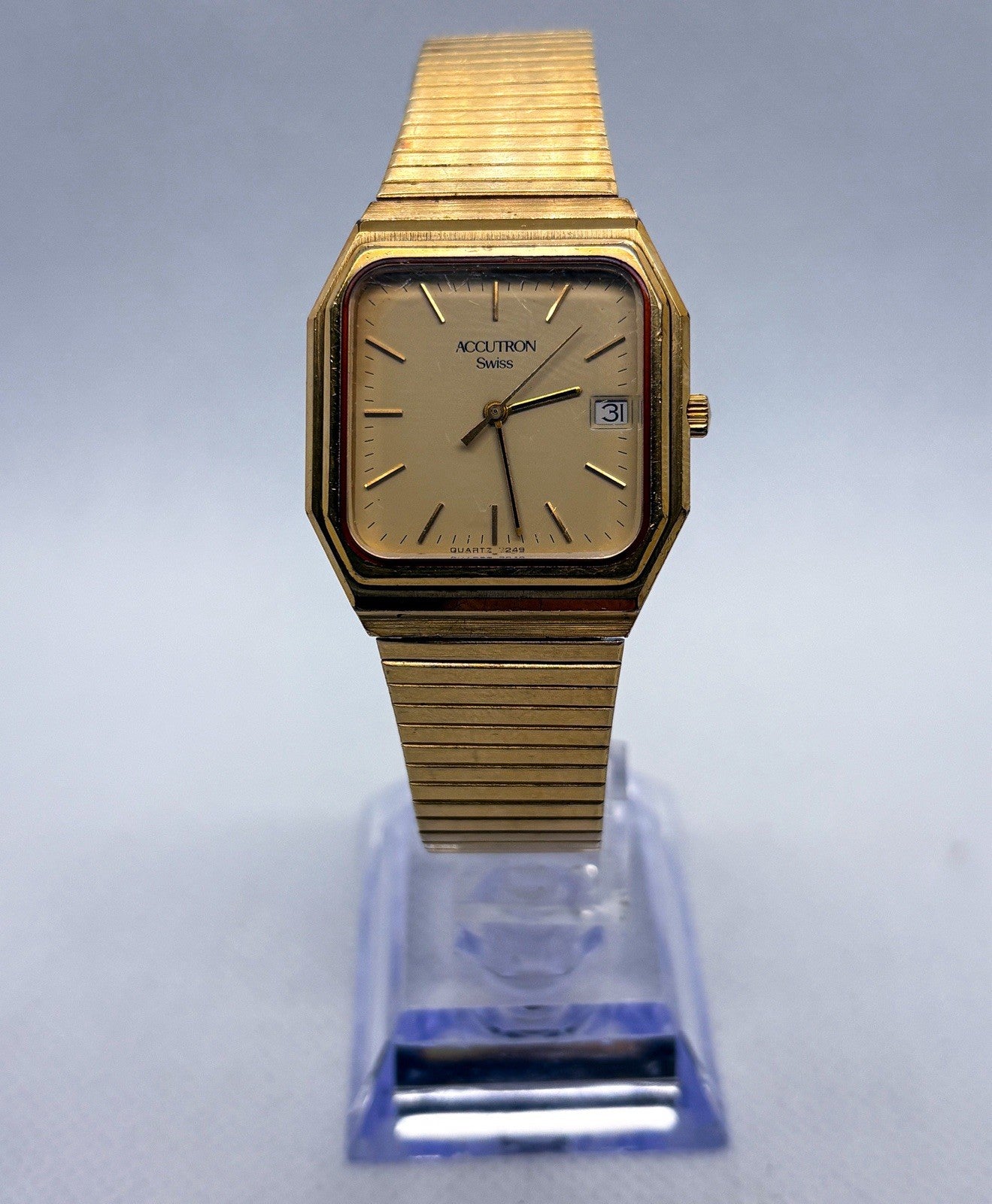 Vintage 1981 Bulova Accutron Swiss Quartz Square Watch 7249 P1 New Battery Runs