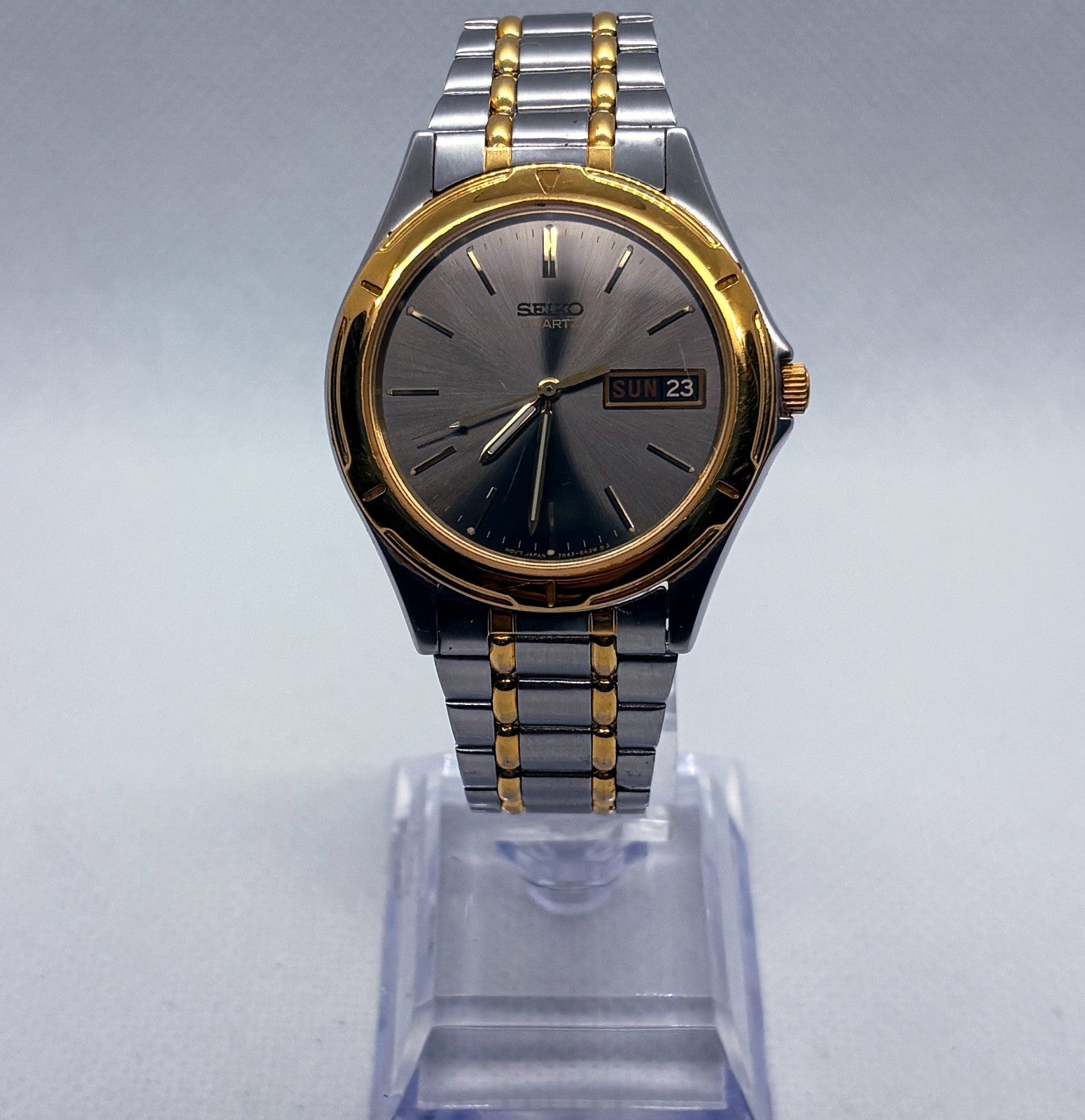 Vintage 1994 Seiko Mens Watch 36mm Gray Dial Two Tone Day Date 7N43-6A09 Quartz