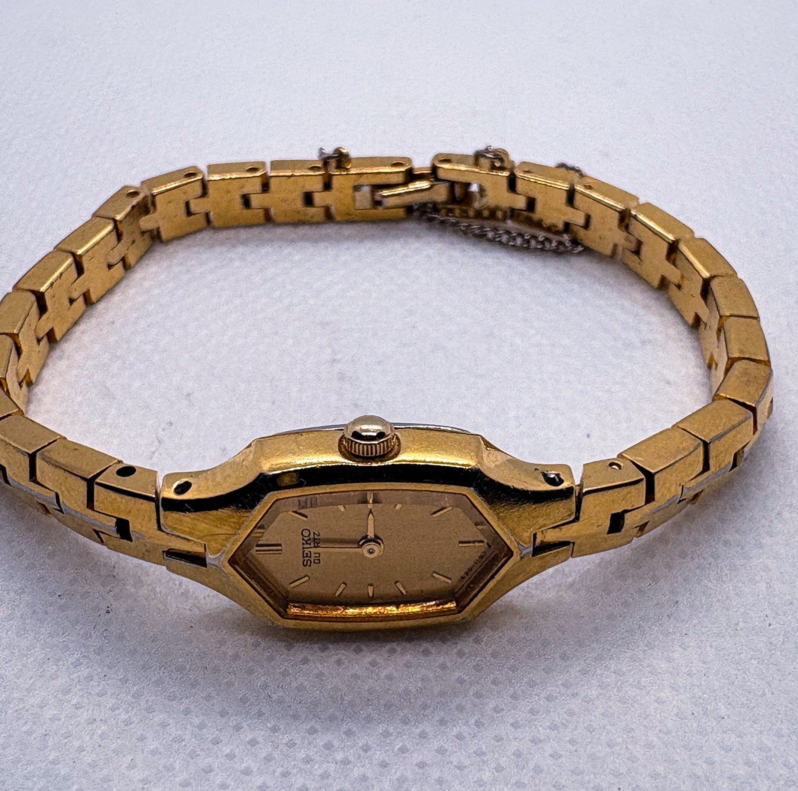 Vintage 1990 Seiko 1E20-0229 Ladies Hexagon Quartz Cocktail Watch Safety Chain