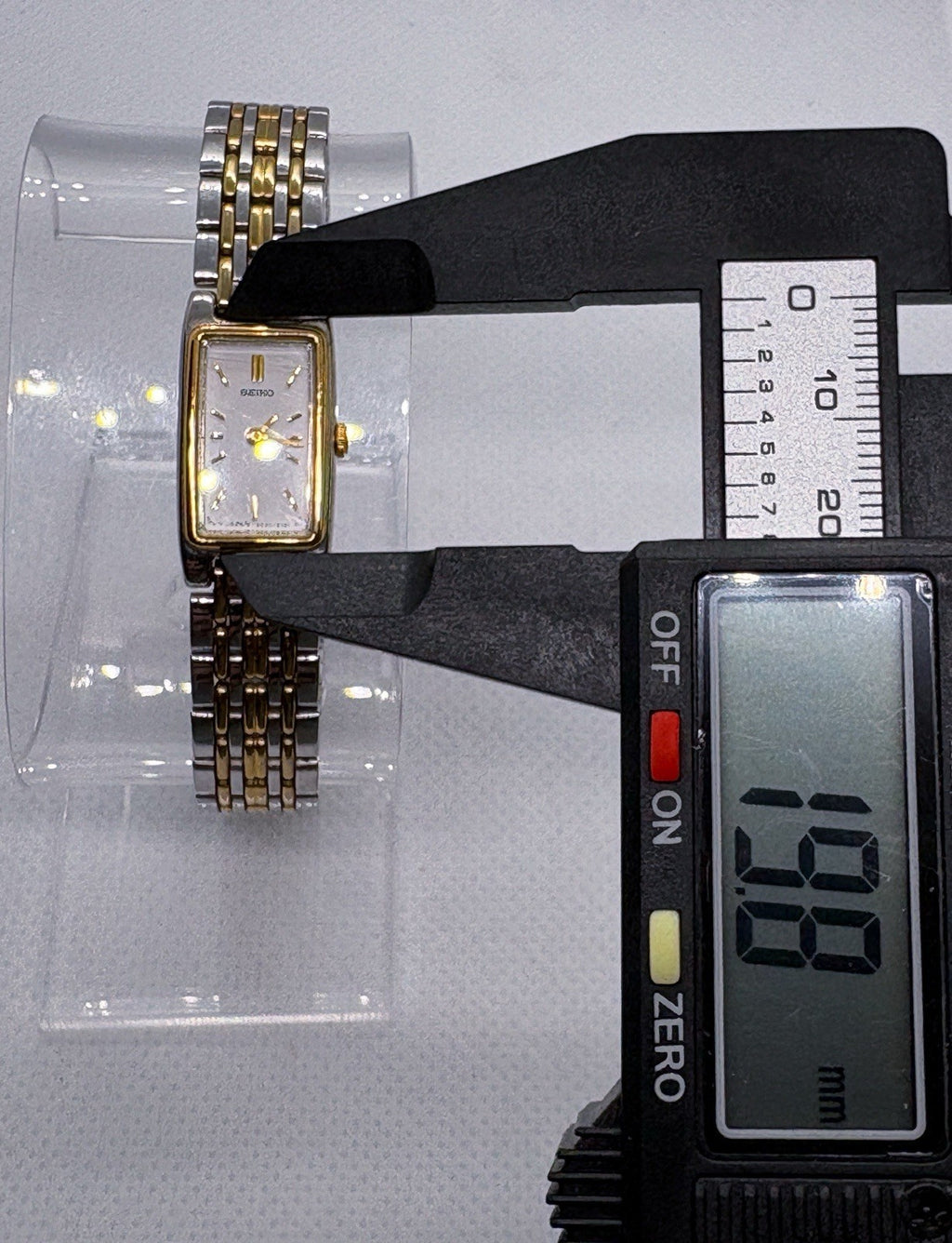 Vintage 1990 Seiko Women's Quartz Watch 13mm White Dial Two-Tone Tank Style 2E20-2761