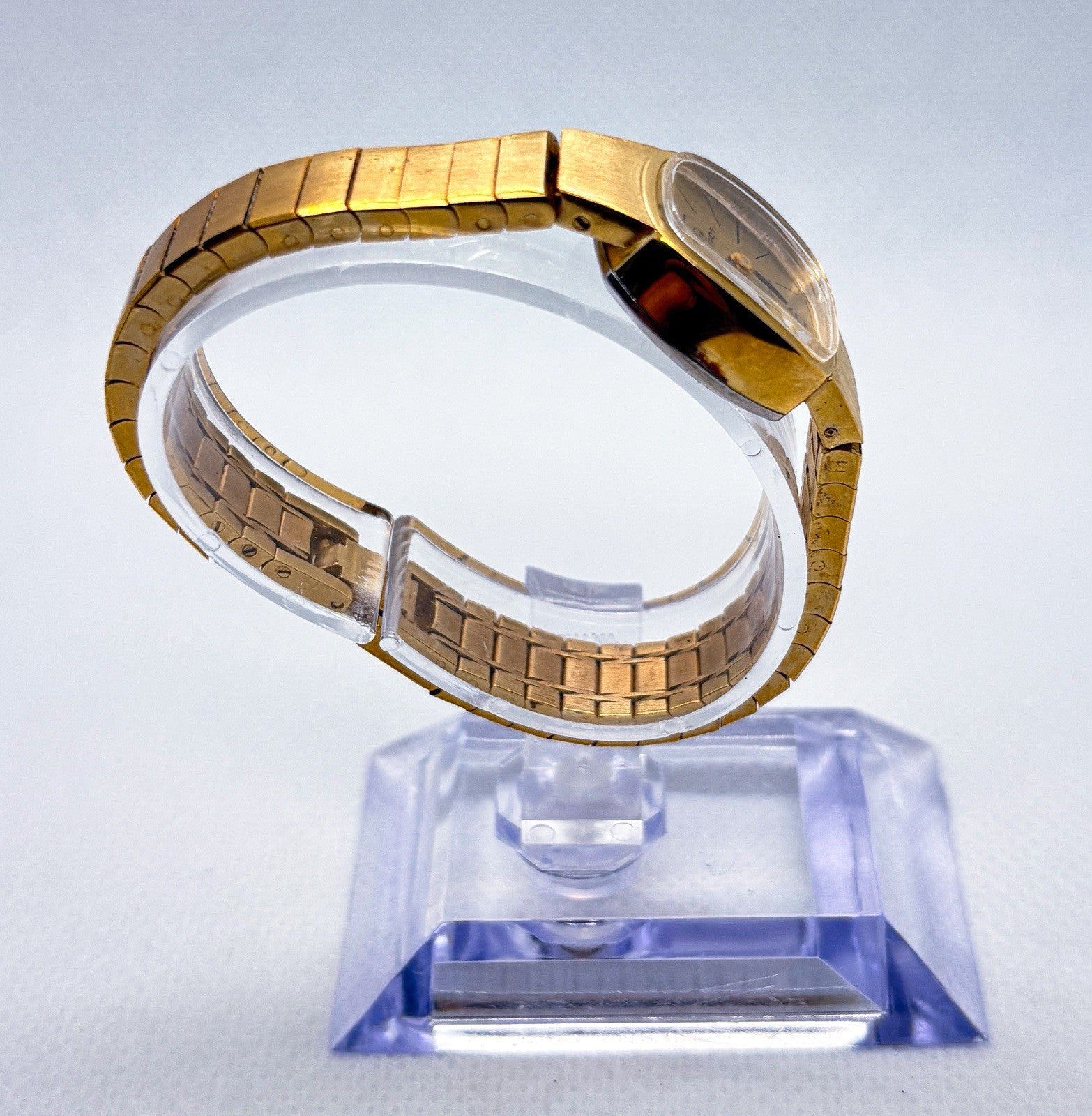 Vintage 1970s Helbros Ladies Watch 17 Jewel Manual Wind Gold Tone Cushion