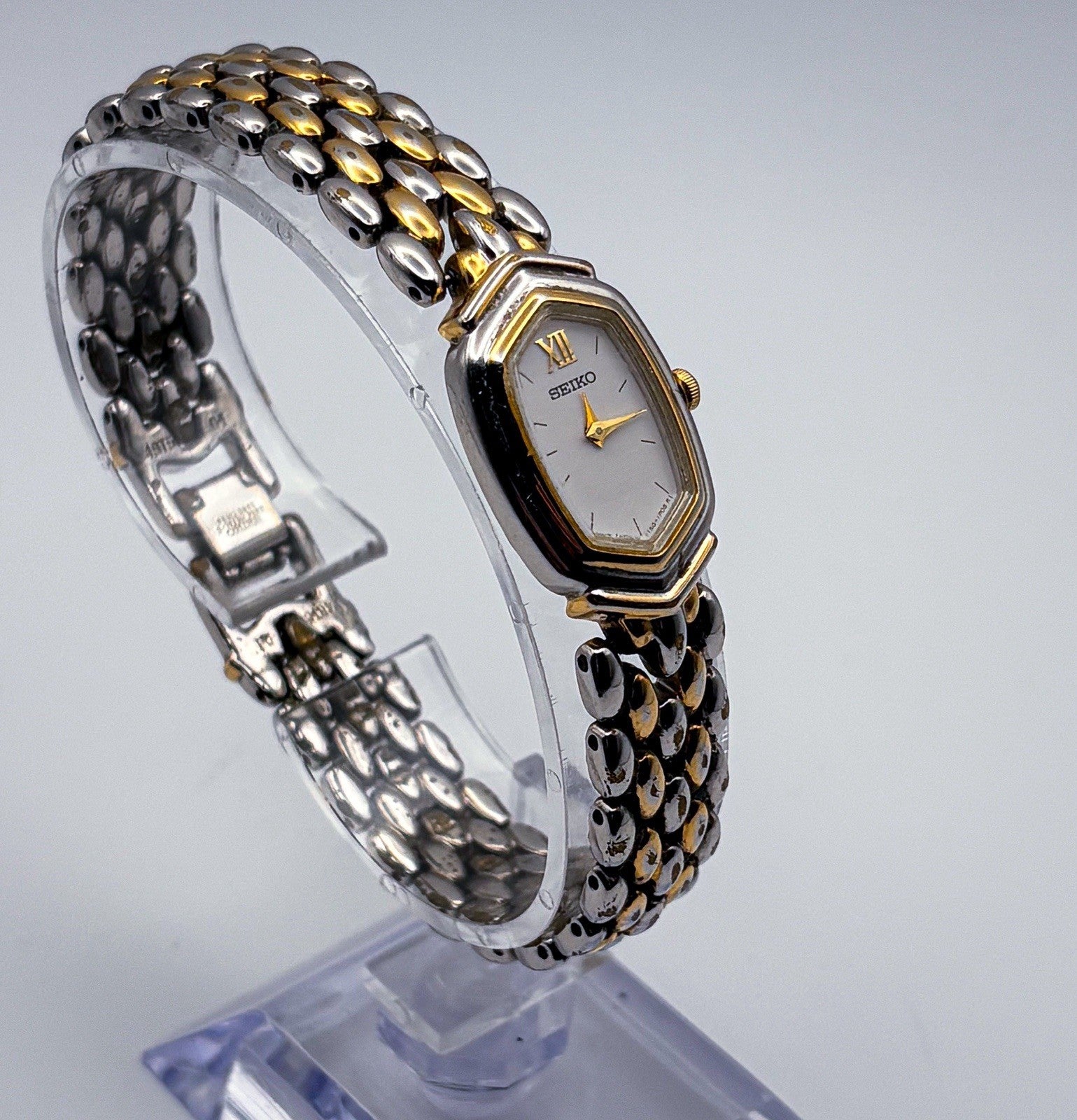 VTG 1999 Seiko Y150-5M89 Ladies Two Tone Rice Link Watch White Hex Shield Dial