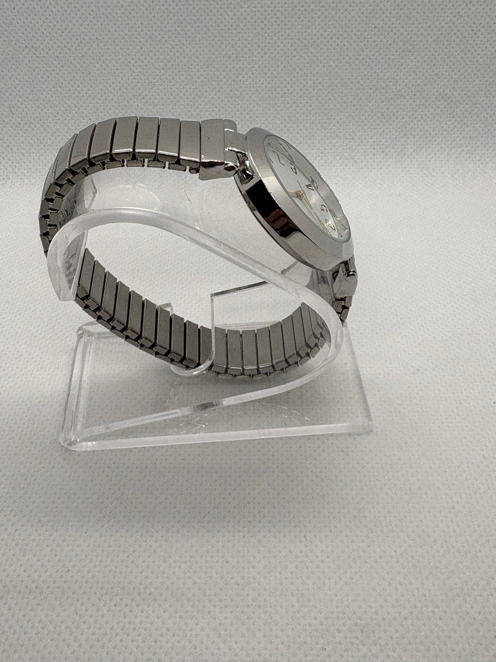 UNBRANDED WOMENS QUARTZ WATCH WITH STRETCHY BAND - New Battery