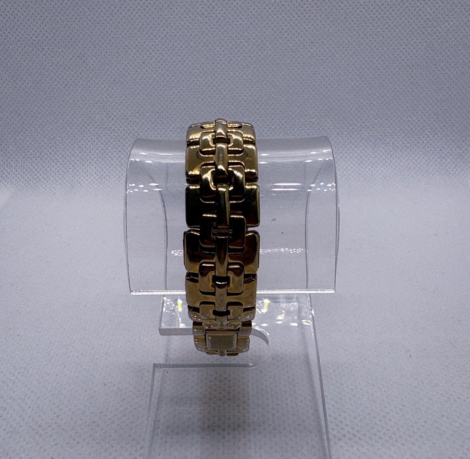 Vintage Seiko 2E20-7279 Gold PlatedMother of Pearl MOP Dial Tank Dress Watch
