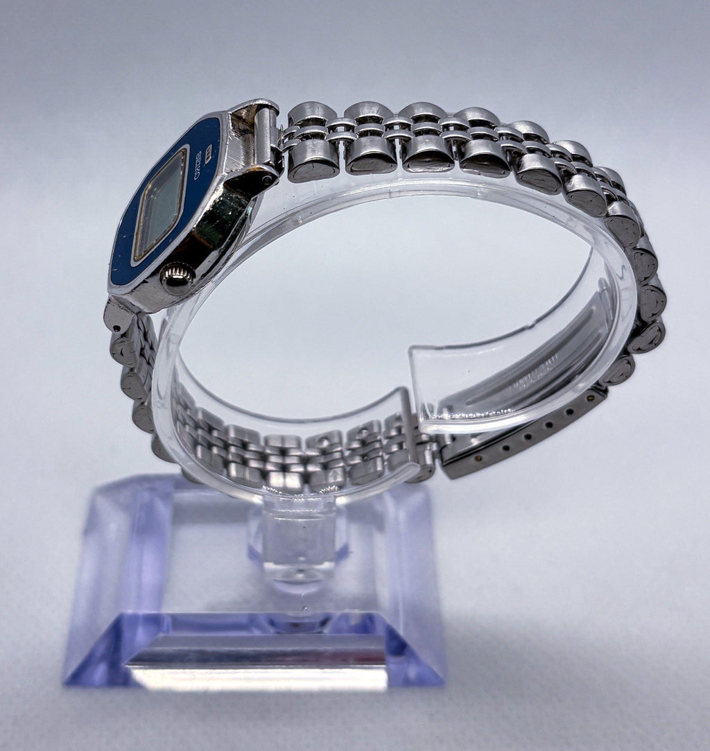 Vintage 1979 Seiko Digital LCD Ladies Watch B137-403A Blue Dial RUNNING Rare