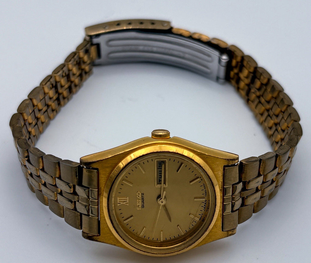 Vintage 1994 Seiko SQ Ladies Watch Gold Tone Day Date 25mm Roman 12 7N83-0081