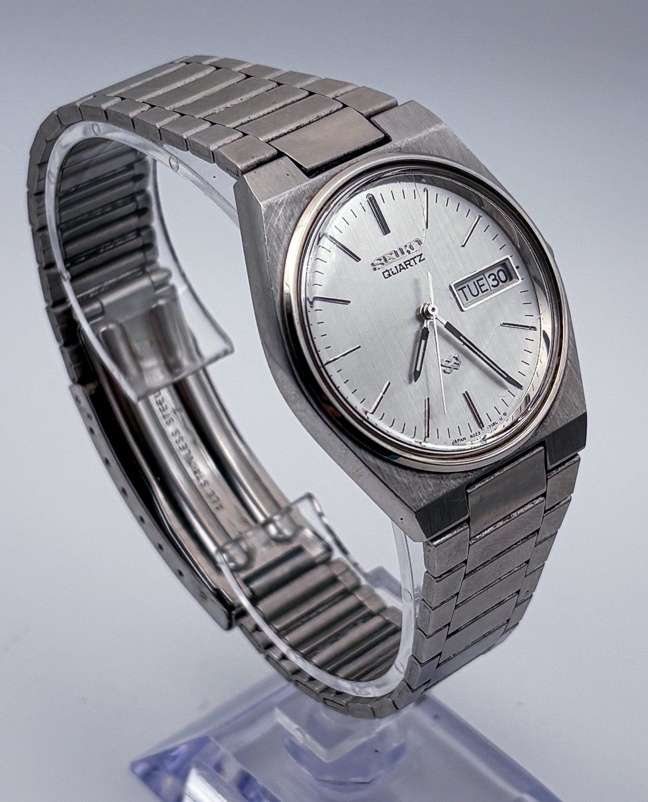 1981 Seiko SQ 8223-7149 Quartz 35mm Mens Watch Silver Sunburst Day Date