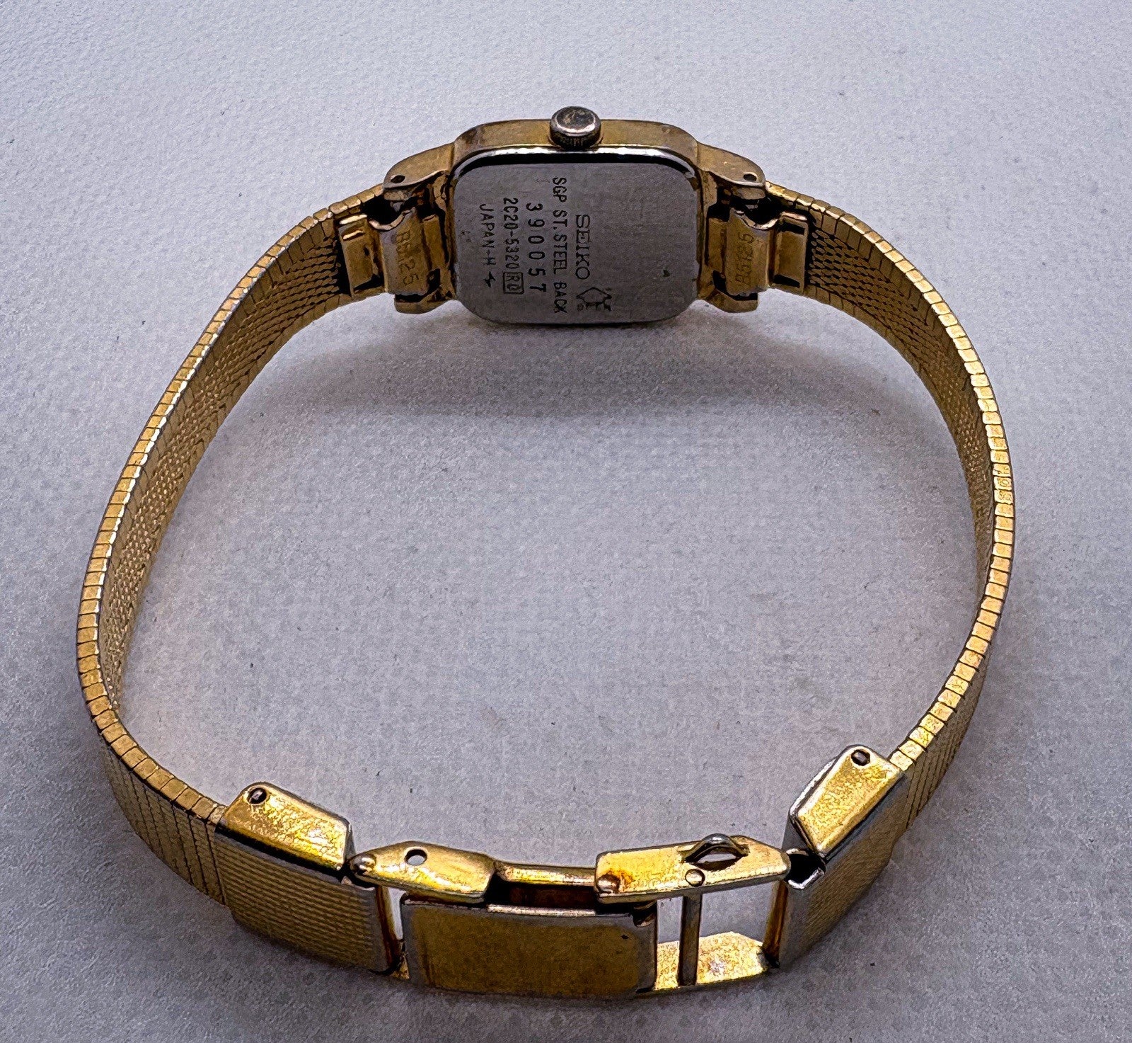Vintage 1983 Seiko Ladies Watch 2C20-5320 Gold Tone Mesh Bracelet New Battery