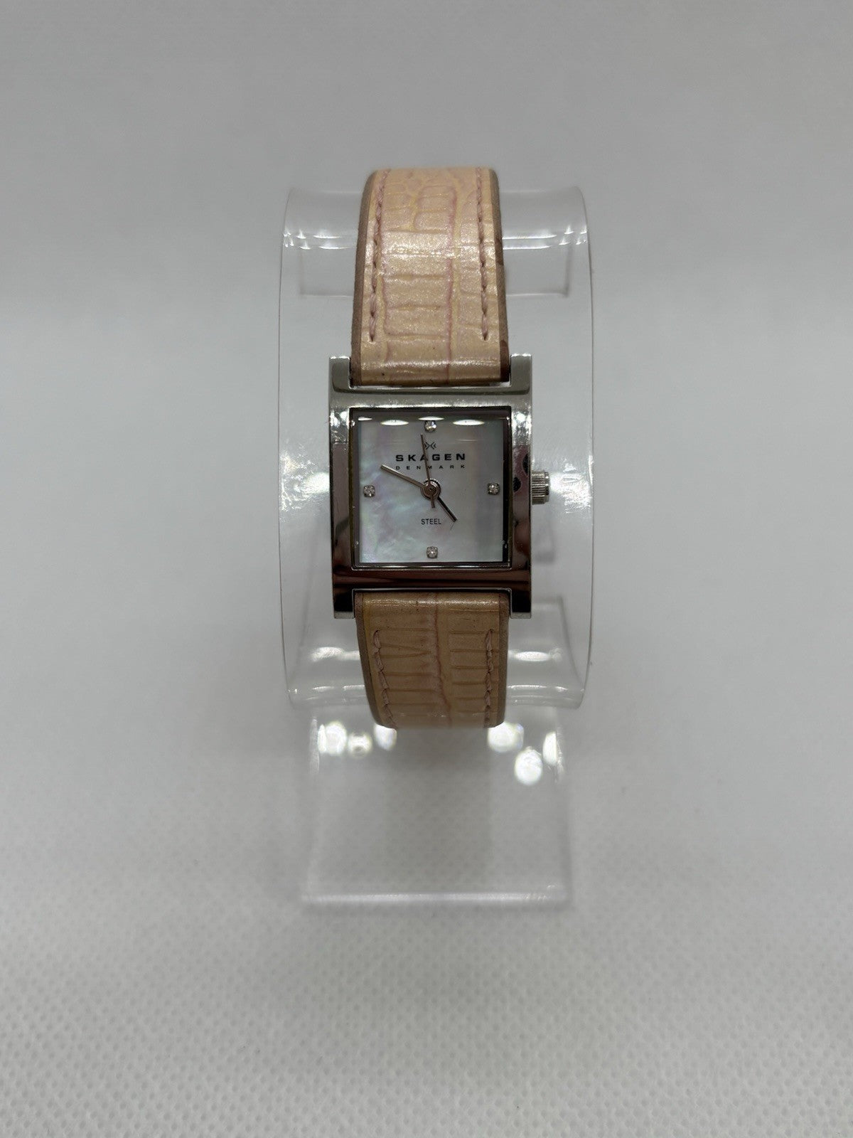 Skagen Steel 528SSLP8A Women's Watch MoP Pearl Face Runs New Battery