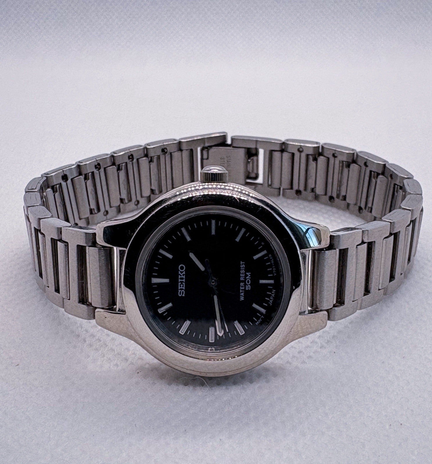 Vintage 1991 Seiko V701-2H30 A0 Ladies Watch Black Dial Silver Tone 5 Bar Quartz