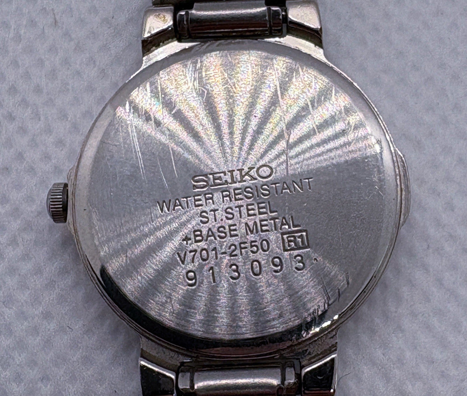 Vintage Seiko V701-2F50 Stainless Steel Silver Patterned Dial Date Quartz Watch