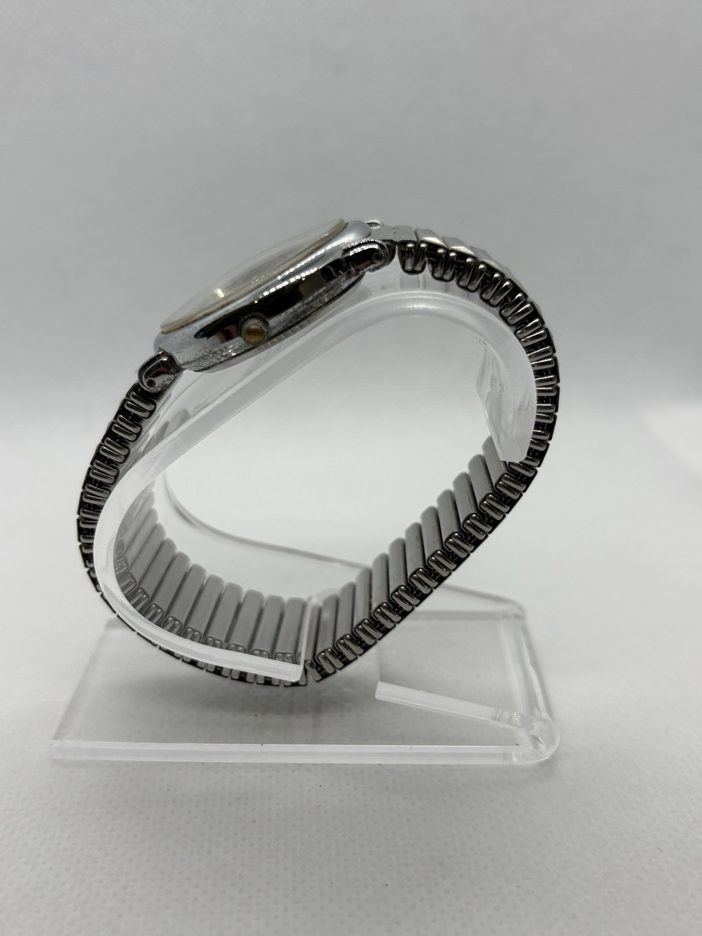 Women’s Silver Quantum Quartz Wristwatch With Metal Stretchy Band. New Battery