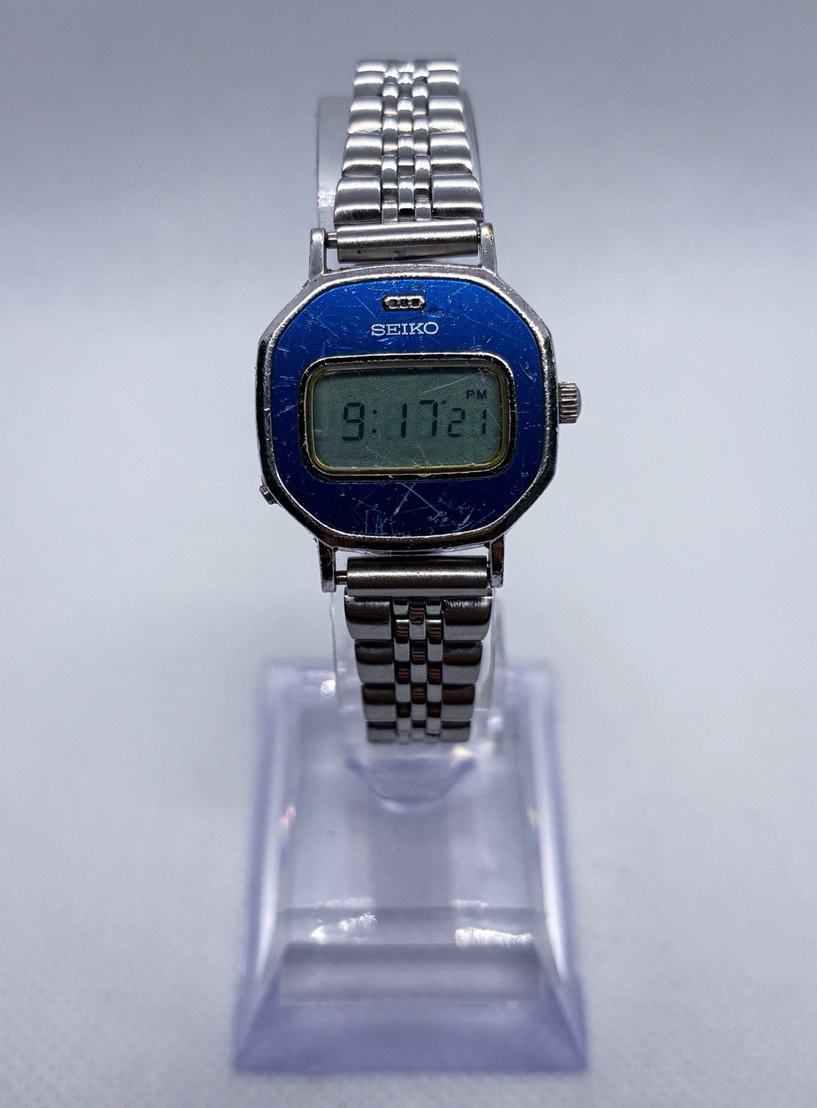 Vintage 1979 Seiko Digital LCD Ladies Watch B137-403A Blue Dial RUNNING Rare