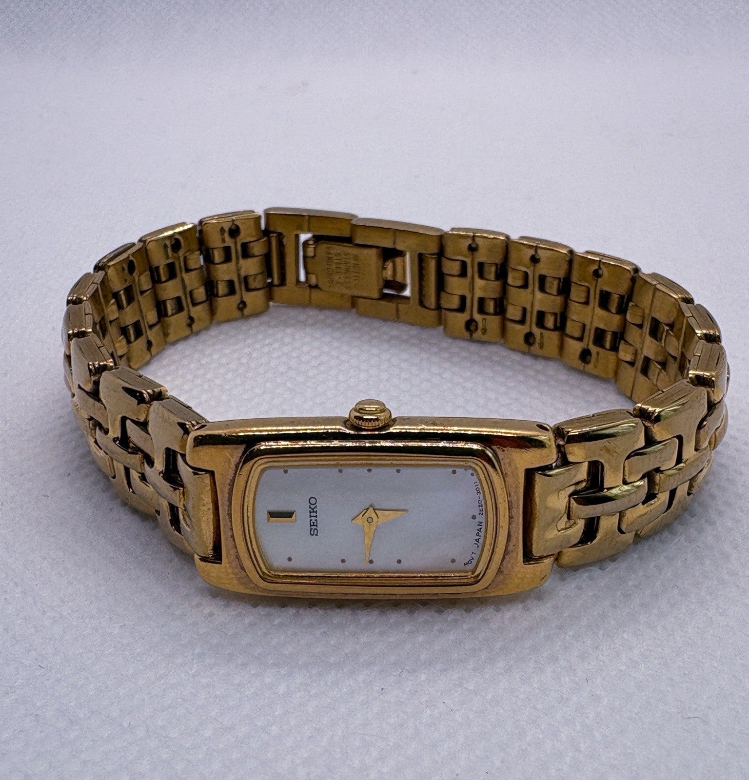 Vintage Seiko 2E20-7279 Gold PlatedMother of Pearl MOP Dial Tank Dress Watch