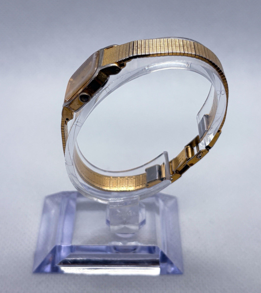 Vintage 1983 Seiko Ladies Watch 2C20-5320 Gold Tone Mesh Bracelet New Battery