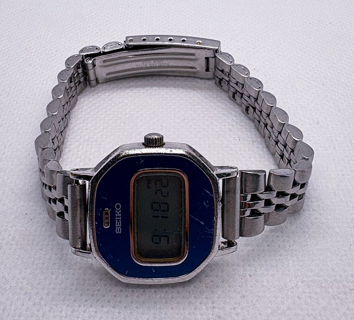 Vintage 1979 Seiko Digital LCD Ladies Watch B137-403A Blue Dial RUNNING Rare
