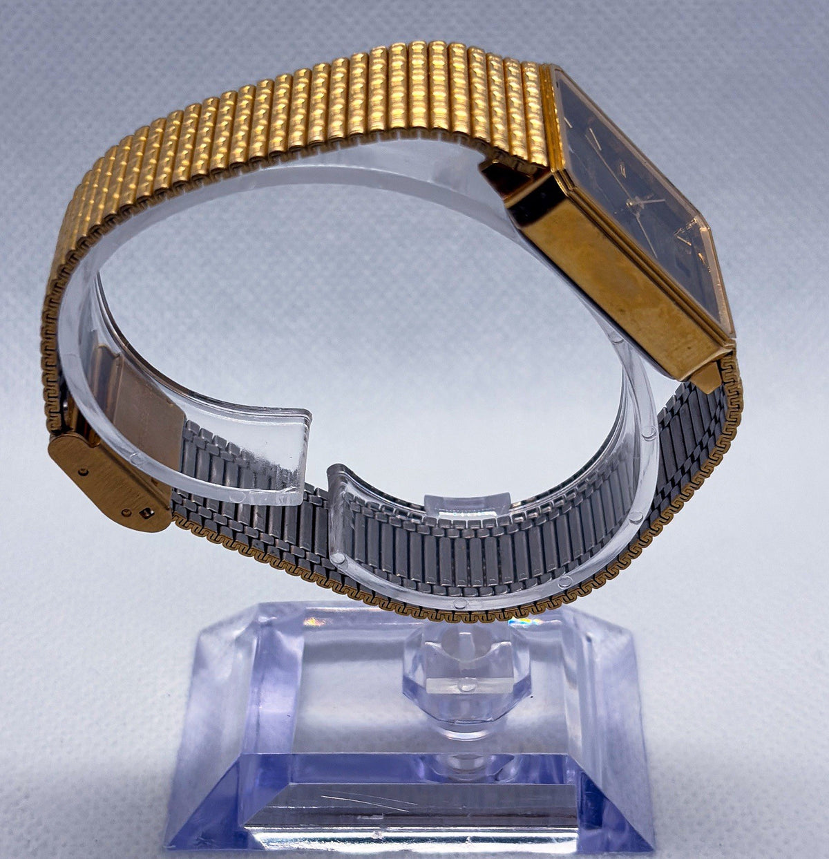 Vintage Benrus Diamond Quartz Gold Tone Black Dial Date Tank Men's Dress Watch